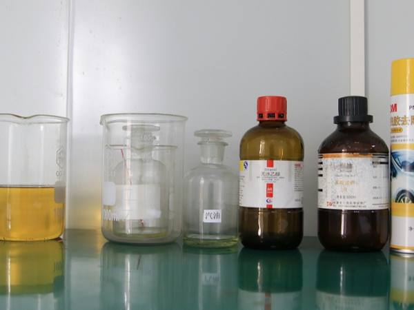 88858cc永利官网不干胶标签的耐油耐酸碱测试